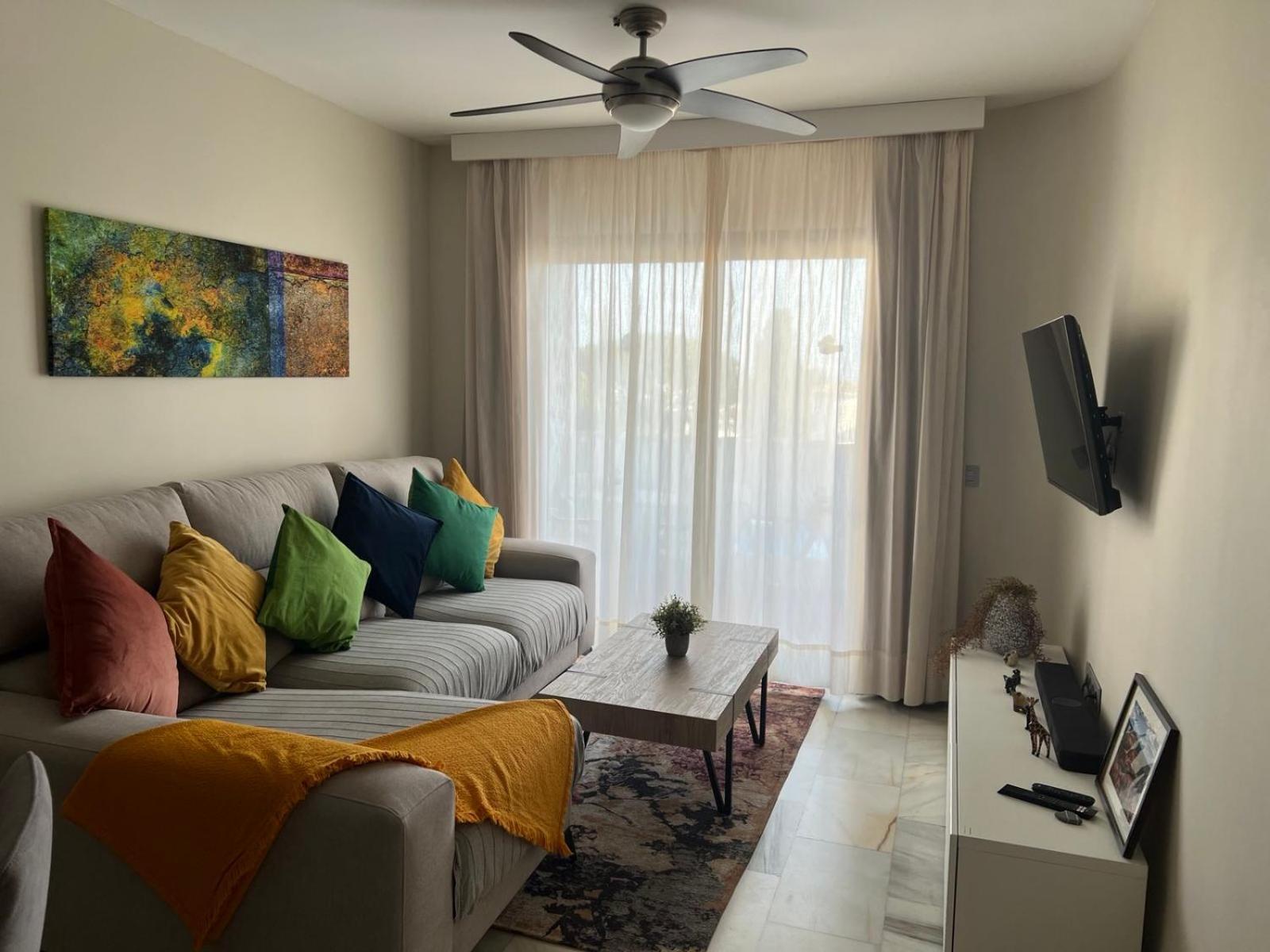Crown With Sea View Apartment